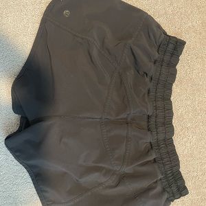 Lulu lemon size 8 lines running short